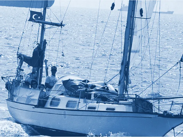 Uzaklar — Zuhal ve Osman Atasoy'un teknesi